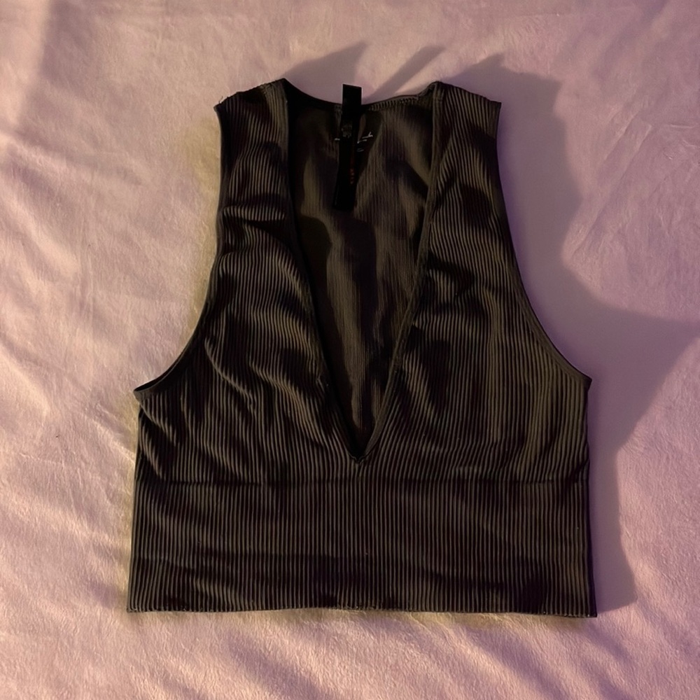 Urban Outfitters Out From Under Hailey Seamless Plunge Cropped Tank Top Size M